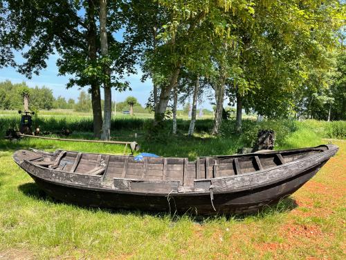 Een skûtsje in Nationaal Park De Alde Feanen
